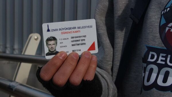 İzmir’de bir öğrenci David Beckham fotoğrafıyla kart aldı - Sputnik Türkiye