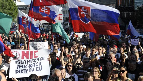Slovakya'da aşırı sağın göçmen karşıtı protestoları - Sputnik Türkiye