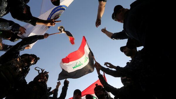 Irak bayrağı - Irak ordusu Musul'da zafer ilan etti - Sputnik Türkiye