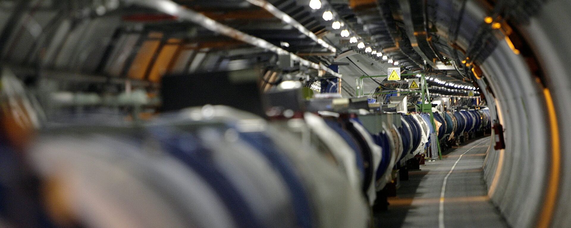 CERN tesisindeki Hadron çarpıştırıcısı - Sputnik Türkiye, 1920, 17.06.2022