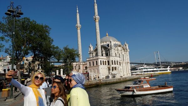 Ortaköy - İstanbul boğazı - turist - selfi - Sputnik Türkiye