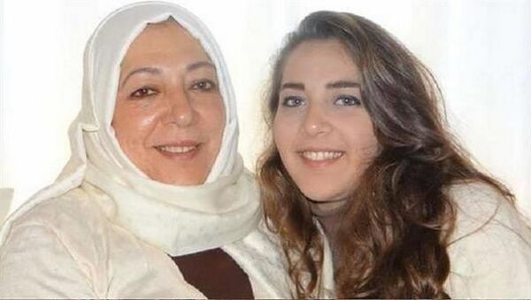 Suriyeli aktivist Orouba Bakarat ile gazeteci kızı Halla Barakat - Sputnik Türkiye