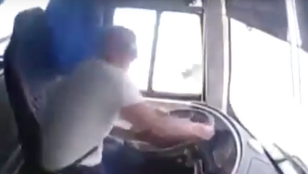 Kaza yapan otobüs böyle görüntülendi (Video Haber) - Sputnik Türkiye
