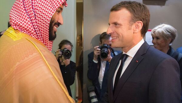 Fransa Cumhurbaşkanı Emmanuel Macron- Suudi Arabistan Veliaht Prensi ve Savunma Bakanı Muhammed bin Selman - Sputnik Türkiye