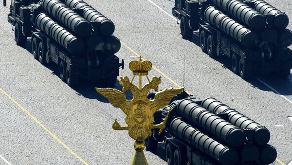 S-400 Triumph air defense system during Victory military parade in Moscow - Sputnik Türkiye