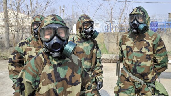 ABD'nin 23. Kimyasal Taburu'ndan askerler Güney Kore'deki tatbikatta koruyucu kıyafetleriyle - Sputnik Türkiye