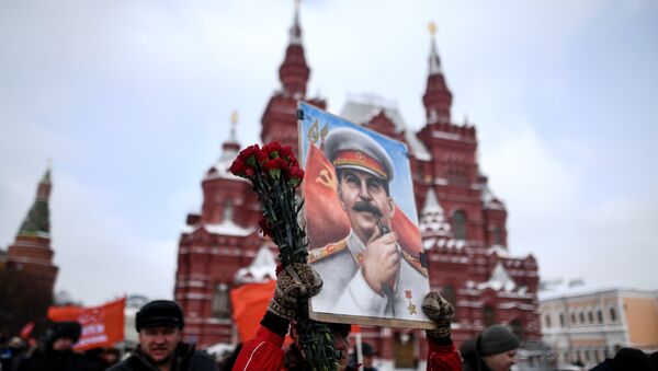 Eski Sovyetler Birliği lideri Joseph Stalin 65. ölüm yıl dönümünde Rusya'da anıldı. - Sputnik Türkiye