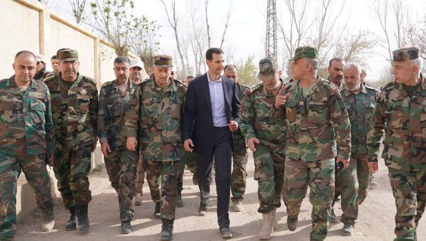 Suriye Devlet Başkanı Beşar Esad Doğu Guta'da Suriyeli askerlerle buluştu - Sputnik Türkiye