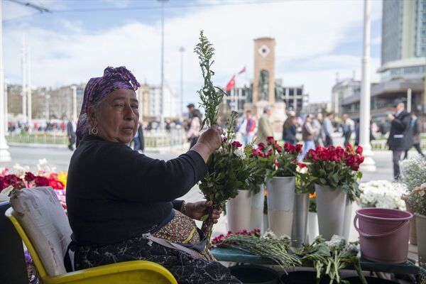 Taksim çiçekçileri yeni yerine taşınacak - Sputnik Türkiye