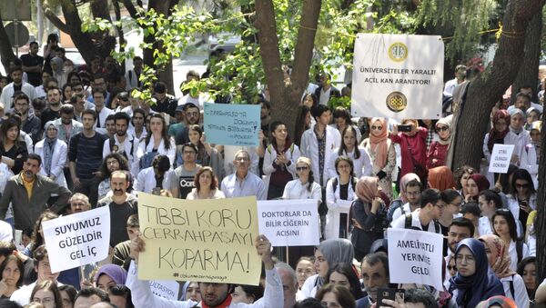 Yasa tasarısı İstanbul Üniversitesi'nde protesto edildi - Sputnik Türkiye