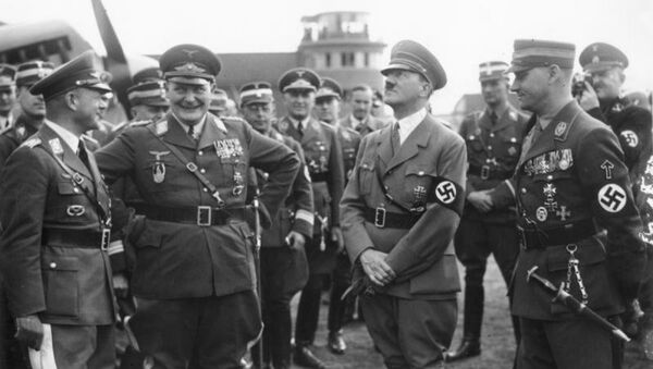 Hermann Göring, Adolf Hitler ve Viktor Lutze    - Sputnik Türkiye