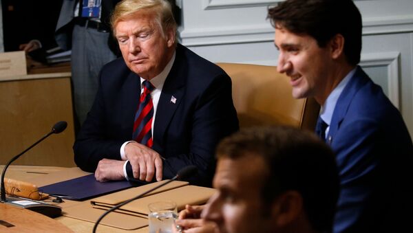 Kanada'da gerçekleştirilen G7 Zirvesi'nde ABD Başkanı Donald Trump, Kanada Başbakanı Justin Trudeau ve Fransa Cumhurbaşkanı Emmanuel Macron - Sputnik Türkiye