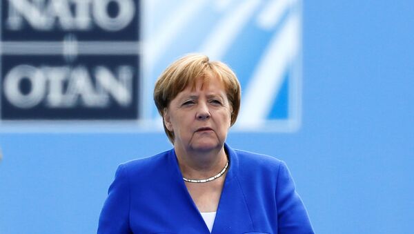 Trump'lı NATO zirvesine gelişte Merkel - Sputnik Türkiye
