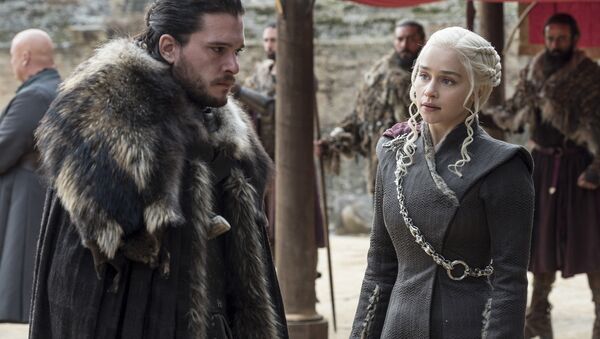 This image released by HBO shows Kit Harington, left, and Emilia Clarke on the season finale of Game of Thrones. The series set yet another audience record Sunday with its seventh-season finale. - Sputnik Türkiye