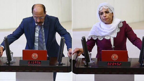 HDP Diyarbakır milletvekilleri Musa Farisoğulları ve Remziye Tosun - Sputnik Türkiye