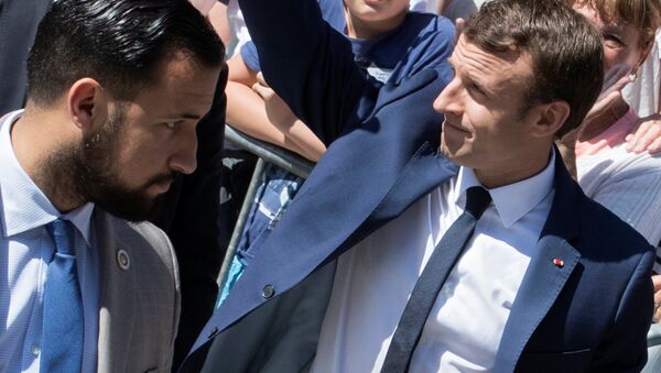 Emmanuel Macron ile eski başkoruması Alexandre Benalla - Sputnik Türkiye