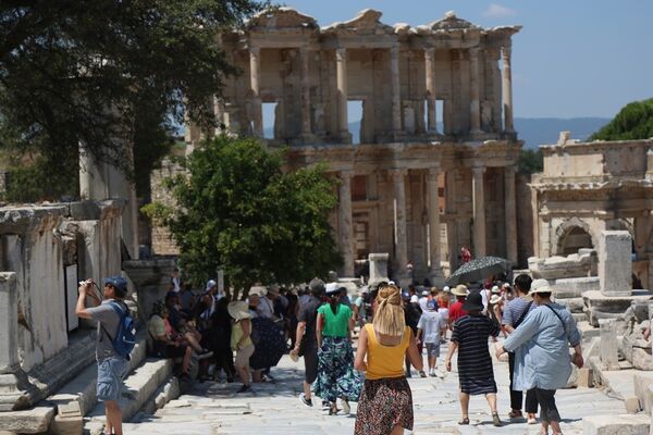 Antik Kent Efes’e turist akını - Sputnik Türkiye