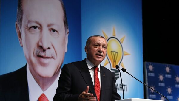 AK Parti Genel Başkanı, Cumhurbaşkanı Recep Tayyip Erdoğan, AK Parti Rize İl Başkanlığı Genişletilmiş İl Danışma Meclisi Toplantısı'na katılarak konuşma yaptı. - Sputnik Türkiye