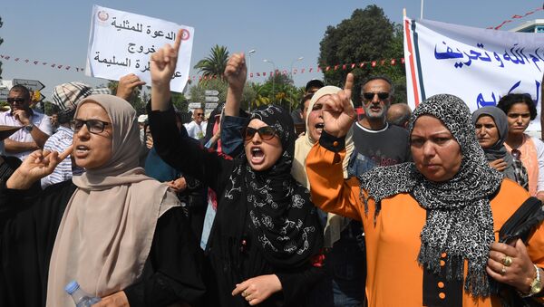 Tunus'ta mirasta kadın erkek eşitliği tasarısını İslamcı kadınlar da protesto etti. - Sputnik Türkiye