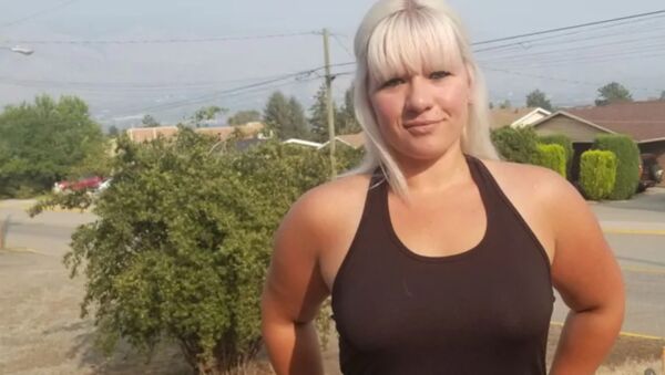 Sütyen takmadığı için işten kovulan kadın işyerine insan hakları davası açtı - Sputnik Türkiye