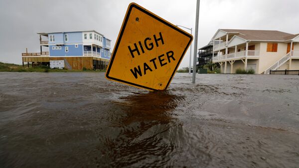 ABD'nin Kuzey Carolina eyaletindeki Oakland'da 'yüksek su' uyarısı, Florence kasırgasının neden olduğu sel sularına batmış durumda - Sputnik Türkiye