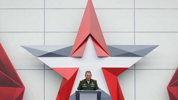Sergey Şoygu Moskova'da düzenlenen uluslararası askeri teknik forum 'ARMY'de konuşma yaparken - Sputnik Türkiye