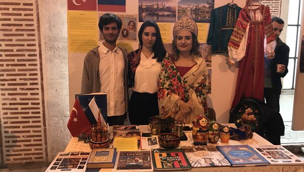 26 Eylül Türk Dil Bayramı ve Avrupa Diller Günü kapsamında İstanbul Üniversitesi'nde düzenlenen etkinlik - Sputnik Türkiye
