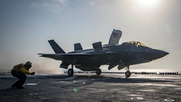 ABD donanması, Afganistan'da Taliban hedeflerini vurmak üzere USS Essex amfibik saldırı gemisinden havalanan F-35B Lightning'in görüntülerini yayımladı. - Sputnik Türkiye