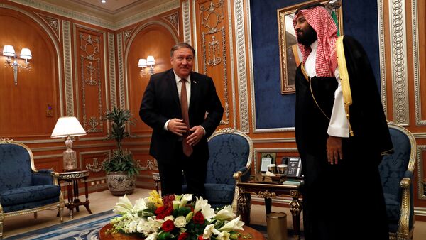 Kaşıkçı vakasıyla ilgili Riyad'da ABD Dışişleri Bakanı Mike Pompeo-Veliaht Prens Muhammed Selman (MbS) görüşmesi - Sputnik Türkiye