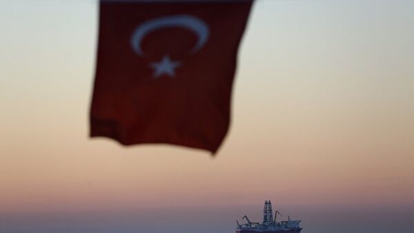 Fatih sondaj gemisi, Türk bayrağı - Sputnik Türkiye
