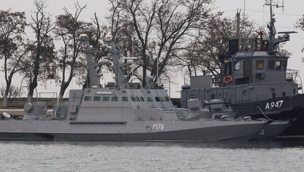 Kerç Boğazı'nda alıkonulan Ukrayna gemileri - Sputnik Türkiye