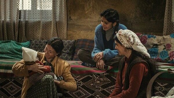 Emin Alper'in yönettiği Kız Kardeşler'den bir sahne - Sputnik Türkiye