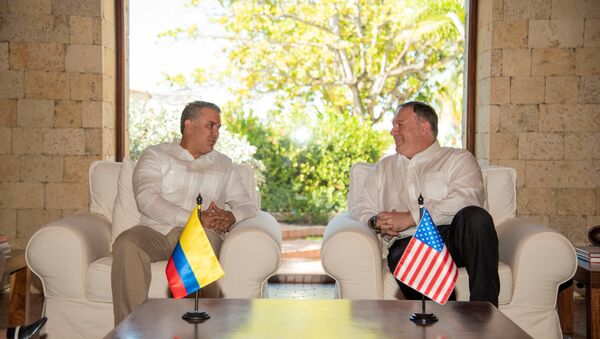 Kolombiya Devlet Başkanı Ivan Duque ve ABD Dışişleri Bakanı Mike Pompeo'nun görüşmesi - Sputnik Türkiye