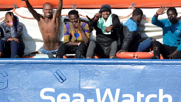 İtalya 12 gündür denizde bekletilen 47 göçmen - Sputnik Türkiye