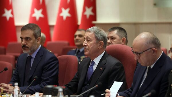 Milli Savunma Bakanı Hulusi Akar ile Rusya Savunma Bakanı Sergey Şoygu - Sputnik Türkiye