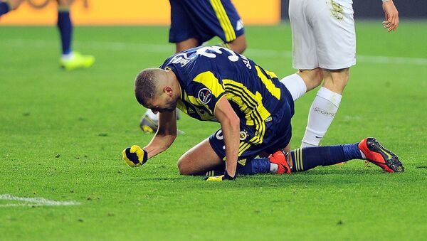 Fenerbahçe, 10 kişilik Konyaspor ile berabere kaldı - Sputnik Türkiye