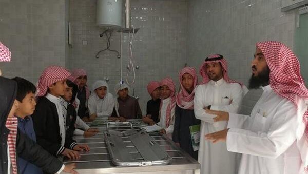 Suudi Arabistan’da bir öğretmen, gasilhanede ders verdi - Sputnik Türkiye