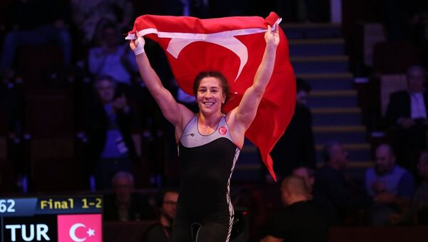 Avrupa Güreş Şampiyonası'nda milli sporcu Yasemin Adar, altın madalya elde etti. - Sputnik Türkiye