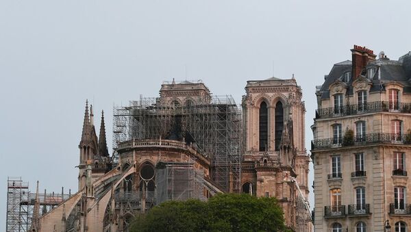 Paris'teki tarihi Notre Dame Katedrali'nin yanıgından sonra - Sputnik Türkiye