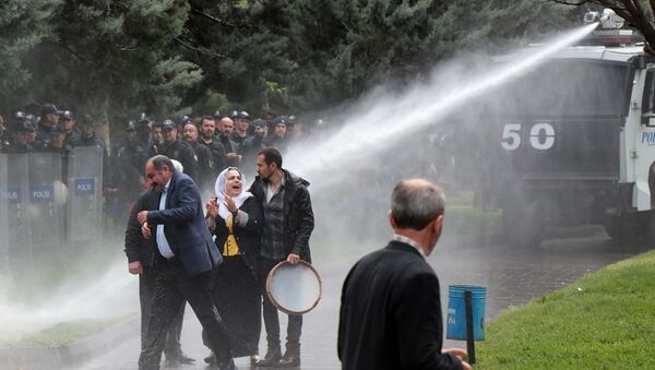 Diyarbakır’daYSK protestosuna müdahale: HDP Diyarbakır Milletvekili Remziye Tosun - Sputnik Türkiye
