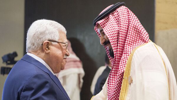 Suudi Arabistan Veliaht Prensi Muhammed bin Selman ve Filistin lideri Mahmud Abbas - Sputnik Türkiye