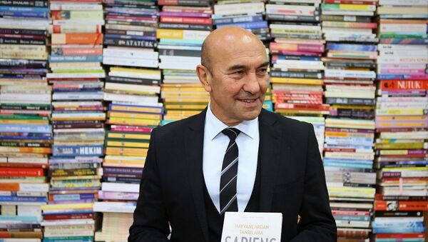 Tunç Soyer, kitap bağışı - Sputnik Türkiye