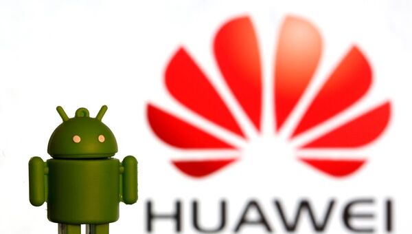 3 boyutlu Andorid logosu ile Huawei logosu - Sputnik Türkiye