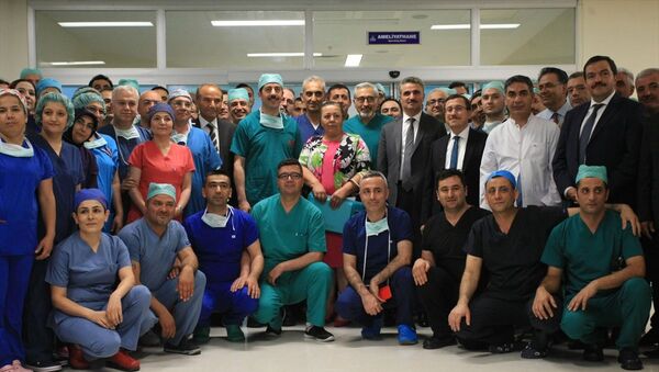 Malatya İnönü Üniversitesi Turgut Özal Tıp Merkezi, karaciğer nakil ekibi - Sputnik Türkiye