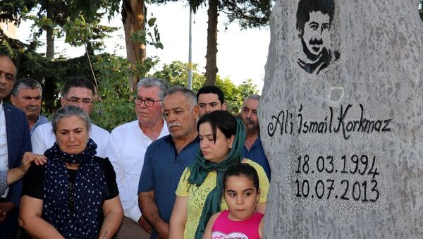 Ali İsmail Korkmaz, mezarı başında anıldı - Sputnik Türkiye