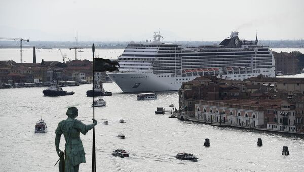 Dev yolcu gemilerinin Venedik'e girişi yasaklanıyor - Sputnik Türkiye