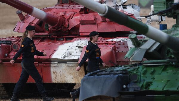 Rusya’nın ilk kadın tank mürettebatı, Uluslararası Ordu Oyunları Army-2019’da boy gösterdi - Sputnik Türkiye