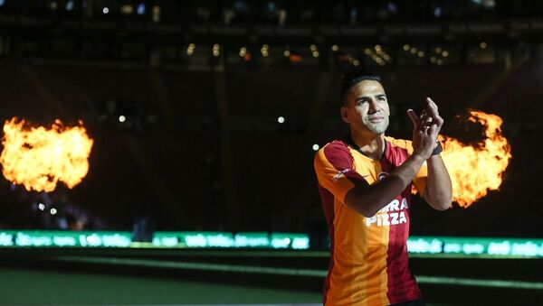 Galatasaray Kulübü, yeni transferleri için Türk Telekom Stadı'nda imza töreni düzenledi. Törene yeni transfer Radamel Falcao da katıldı. - Sputnik Türkiye
