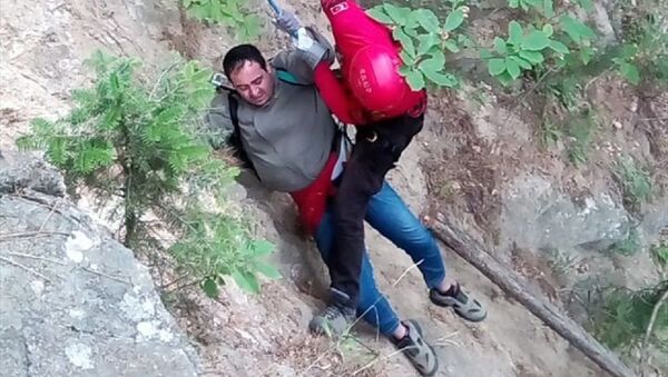 Tansiyonu yükselince Uludağ'da mahsur kalan kişi jandarma tarafından kurtarıldı - Sputnik Türkiye