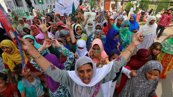 Hindistan'ın Cammu Keşmir eyaletinin başkenti Srinagar'da, Pakistan Başbakanı İmran Han'ın Birleşmiş Milletler (BM) Genel Kurulu'ndaki konuşmasının ardından, son 24 saatte 23 sokak gösterisi düzenlendiği bildirildi.  - Sputnik Türkiye